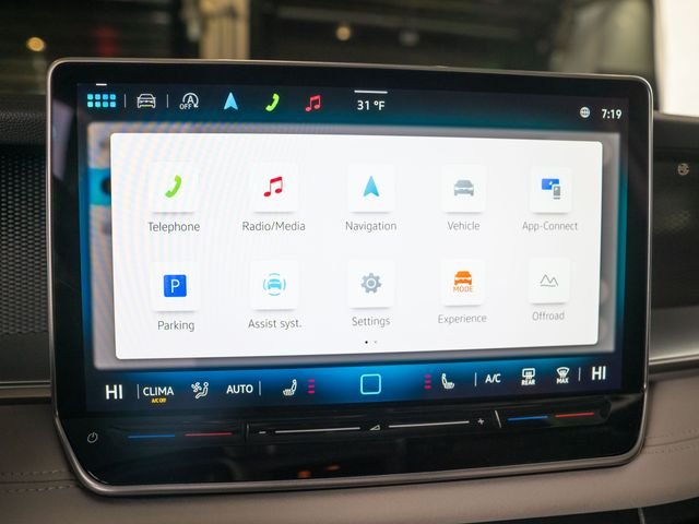 2025 Volkswagen Tiguan SE - Photo 26