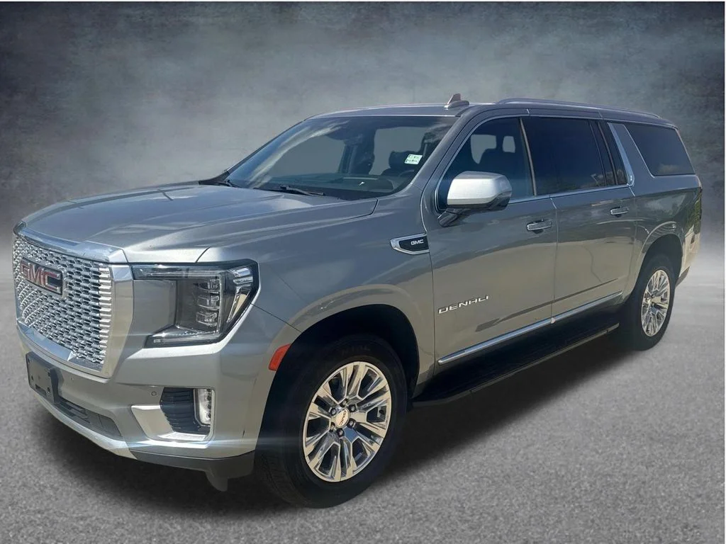 Used 2024 Silver GMC Denali image 3