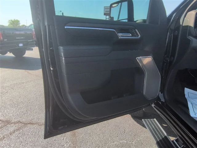 Used 2025 Black Chevrolet High Country image 22