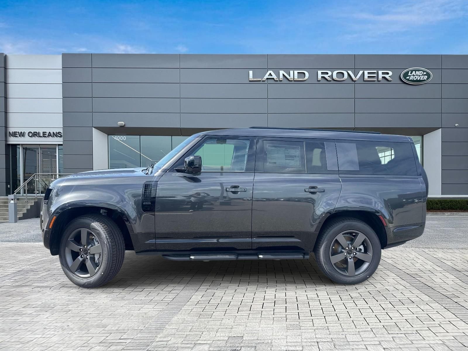 New 2026 Carpathian Grey Land Rover X-Dynamic SE image 2
