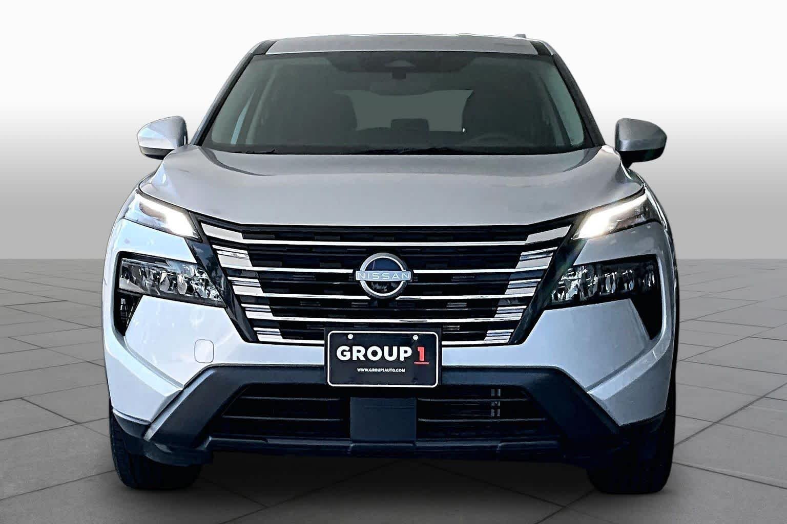 Used 2025 Brilliant Silver Metallic Nissan SV image 4