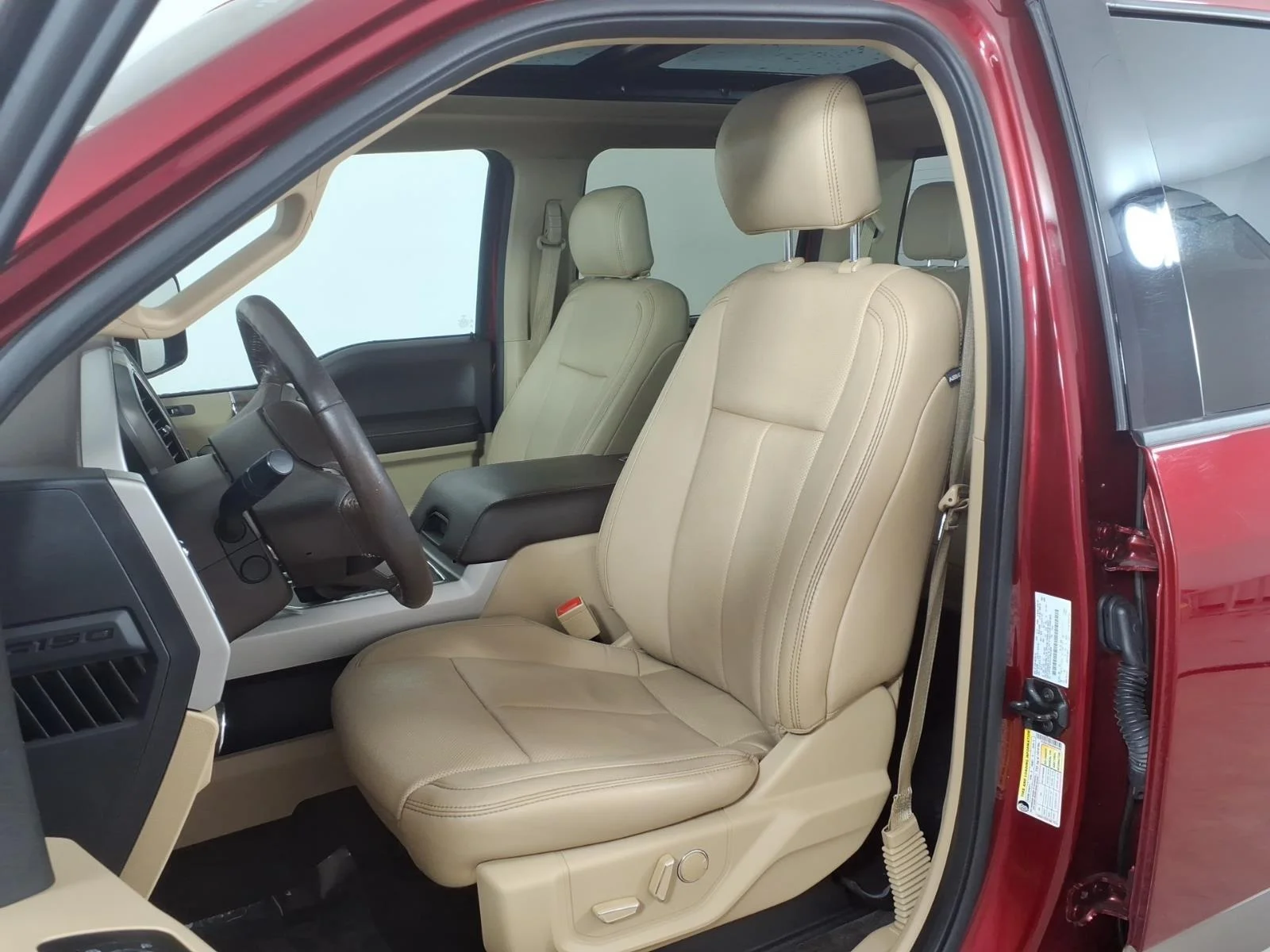 Used 2018 Ruby Red Metallic Tinted Clearcoat/Stone Gray Ford LARIAT image 29