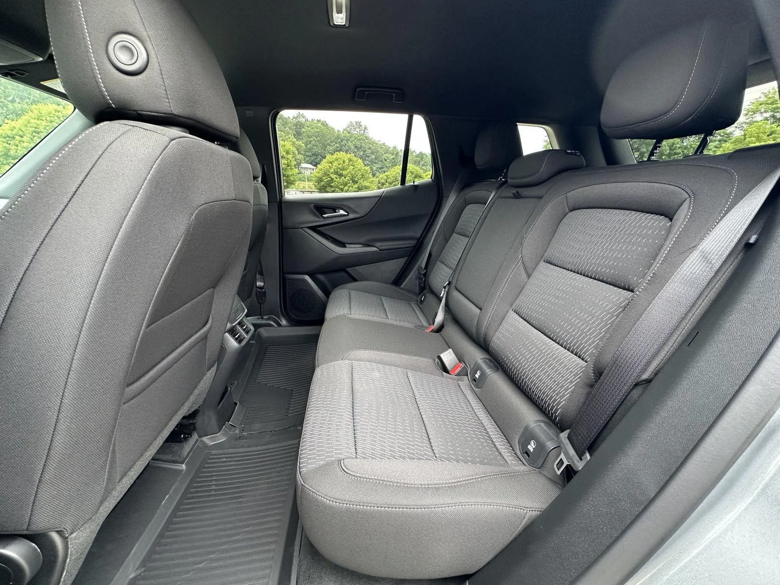 2027 Chevrolet Equinox LT - Photo 11