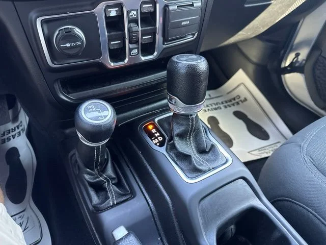 Used 2020 Silver Jeep Unlimited Sahara image 23