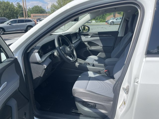 New 2026 Pure White Volkswagen 2.0T SE image 13