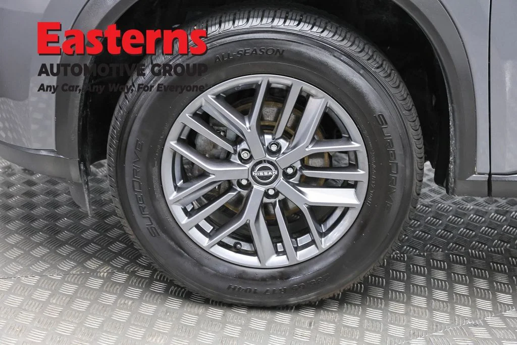 Used 2023 Gray Nissan S image 33
