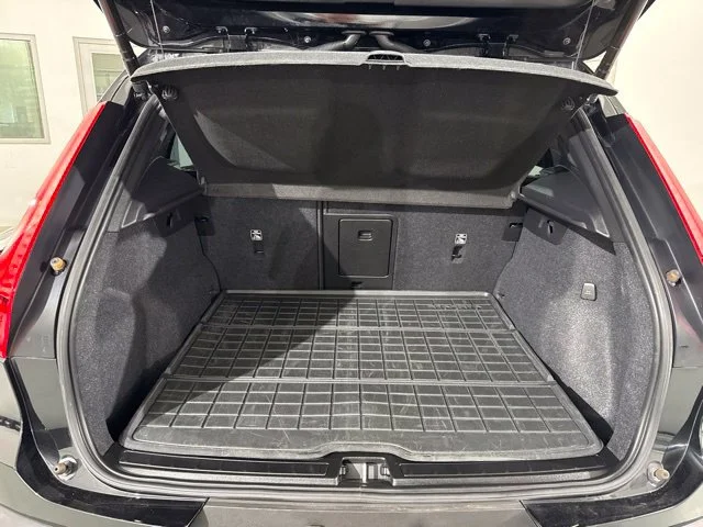 Used 2022  Volvo Momentum image 11
