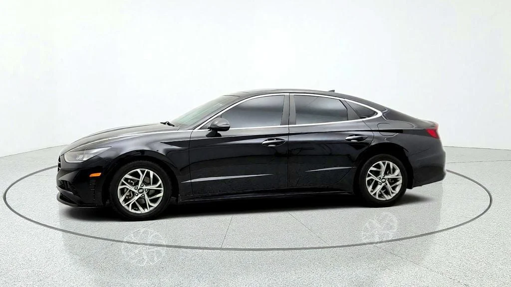 Used 2022 Phantom Black Hyundai SEL 2.5L w/ Convenience Pkg, Panoramic Sunroof & Digital Cluster image 8