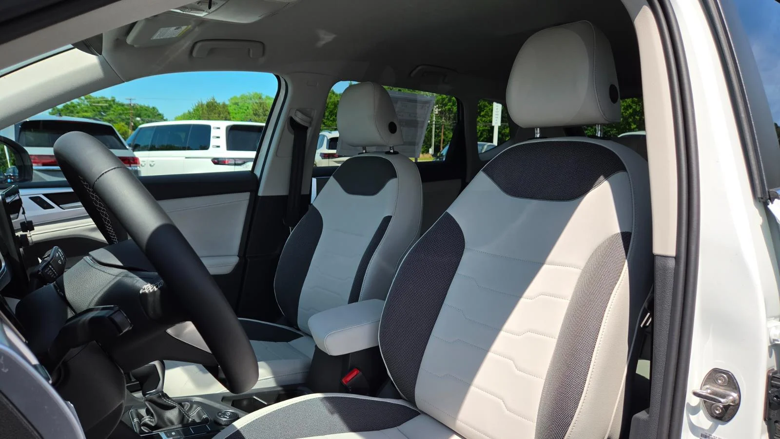 New 2026 Pure White Volkswagen SE image 22
