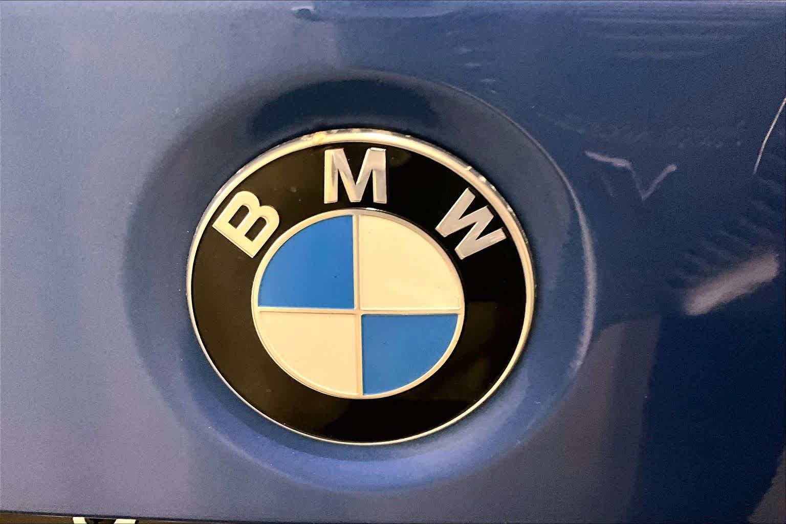 Used 2018 Estoril Blue Metallic BMW 330i xDrive image 32