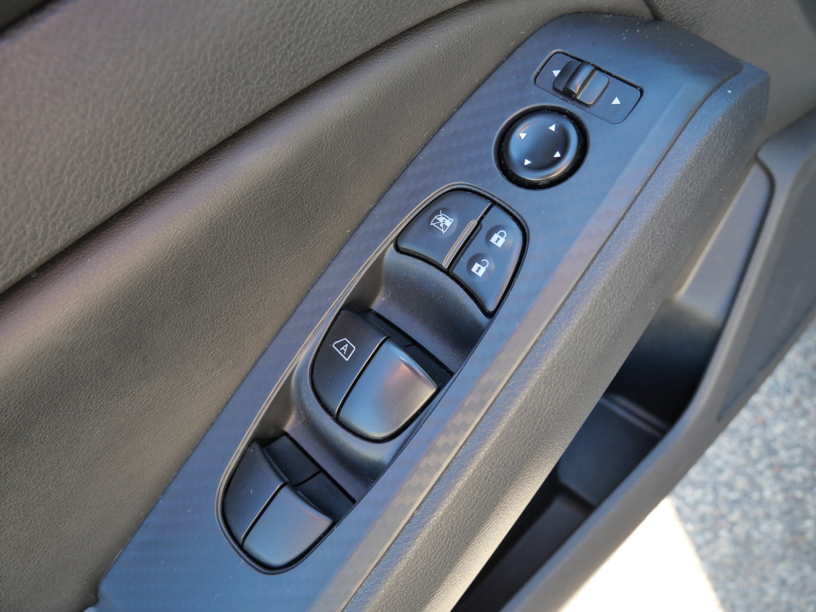 Used 2025 Gun Metallic Nissan SV image 19