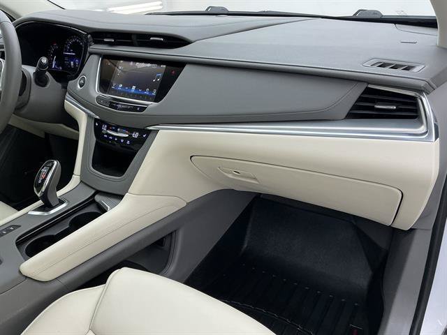 Certified Used 2017 Crystal White Tricoat Cadillac Luxury AWD image 24