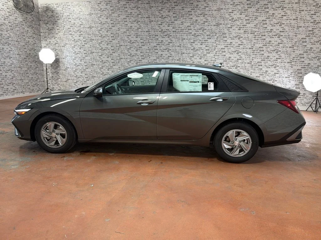 New 2026 Amazon Gray Hyundai SE image 4