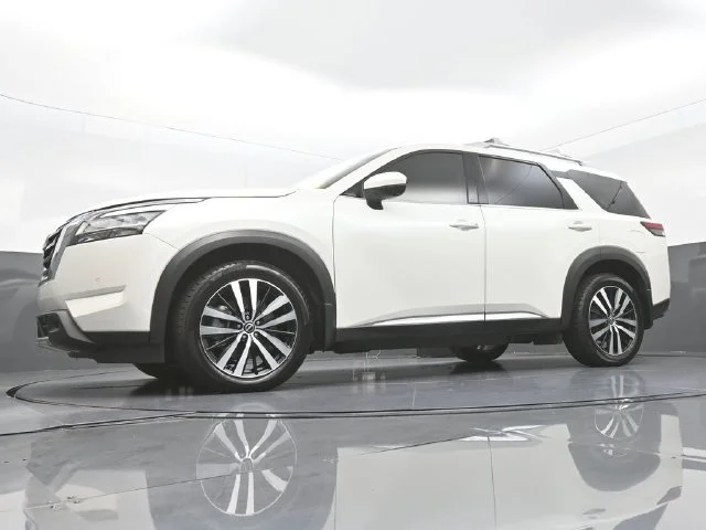 Used 2024 White Nissan Platinum image 35
