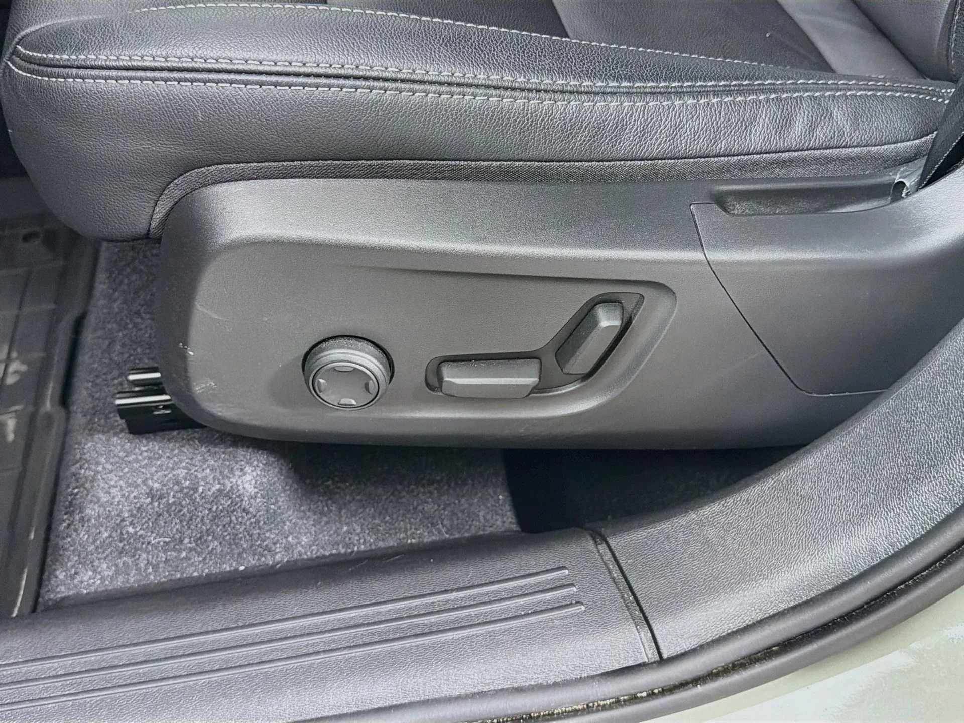 Certified Used 2024 Sage Green Volvo Core image 18