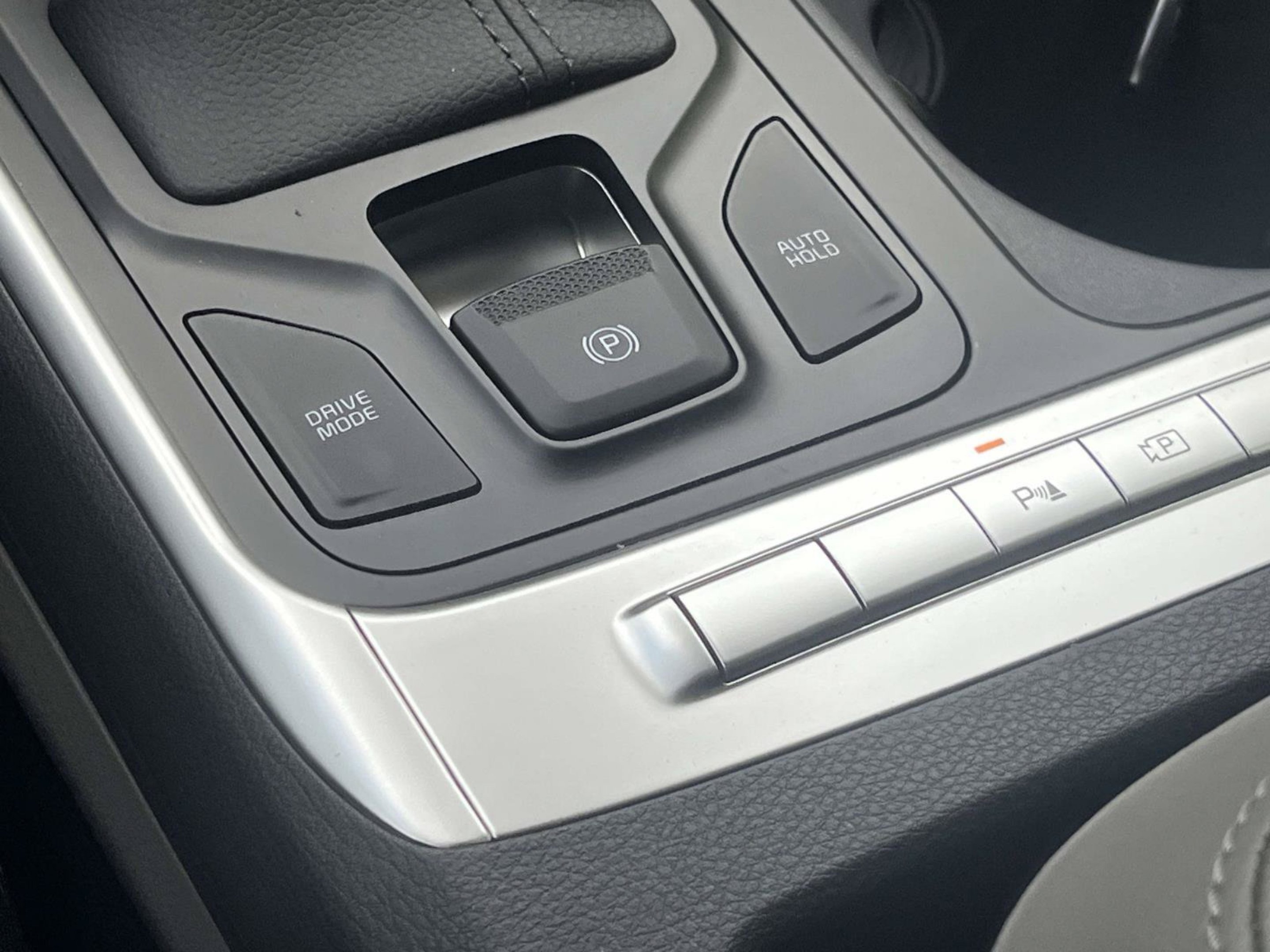 New 2026 Snow White Pearl Kia LXS image 26
