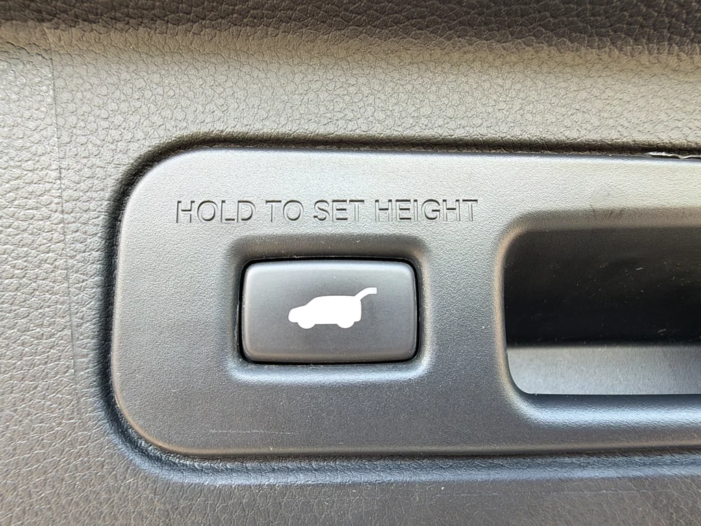 Used 2023 Silver Honda EX-L image 35