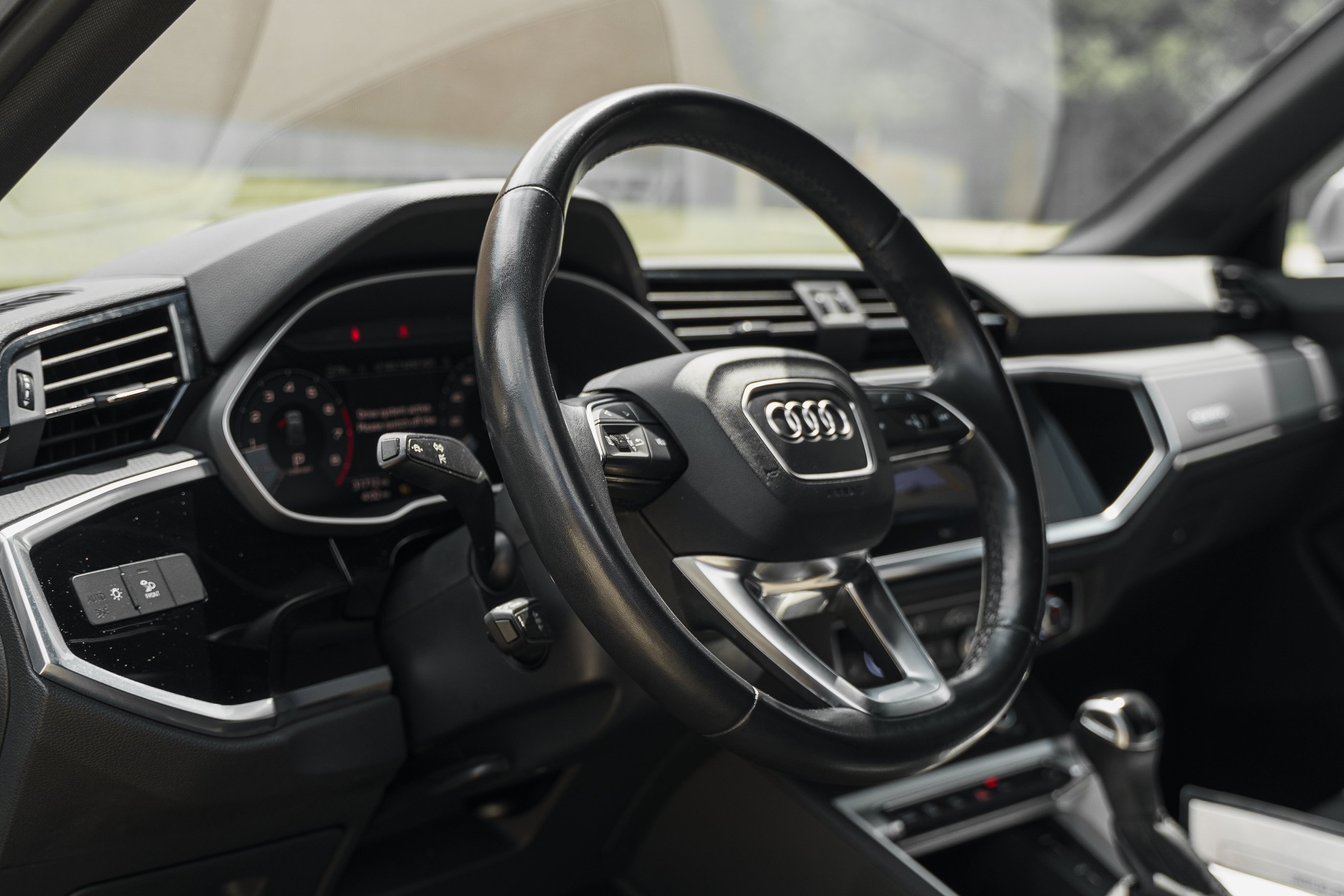 Used 2023 Florett Silver Metallic Audi Premium image 9