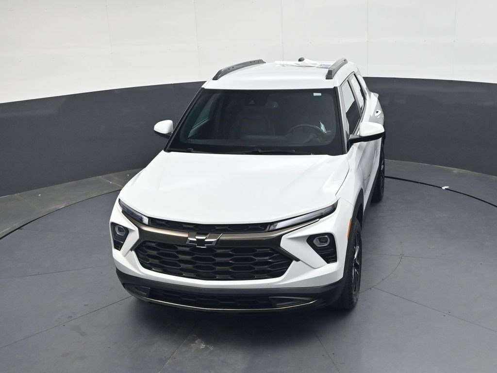 Used 2024 Summit White Chevrolet ACTIV image 29
