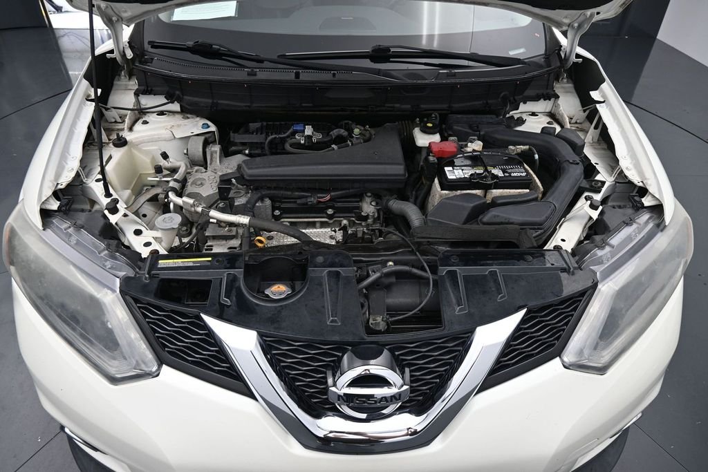 Used 2016 White Nissan SL image 14