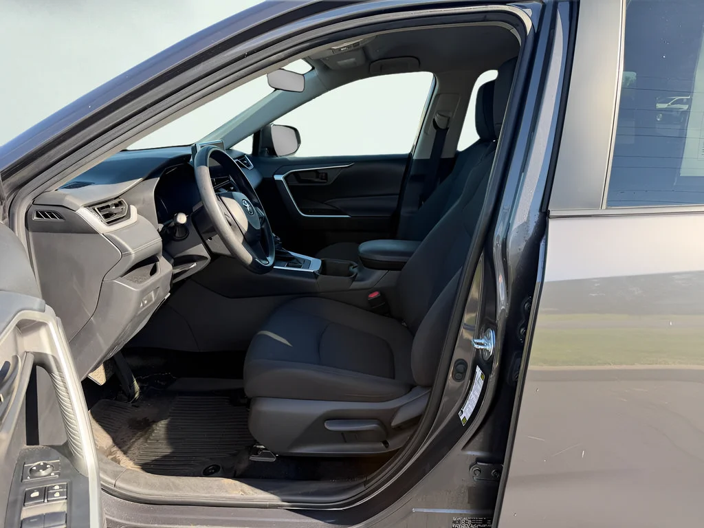 2024 Toyota RAV4 LE - Photo 11
