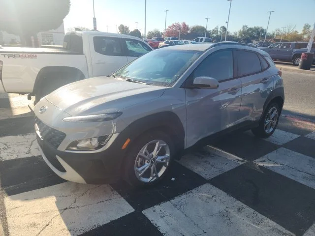 Used 2022 Silver Hyundai SEL image 3