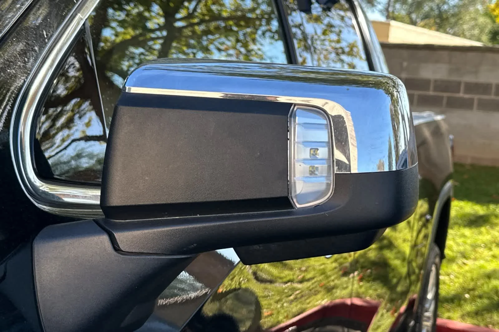 Used 2020 Onyx Black GMC Denali image 6