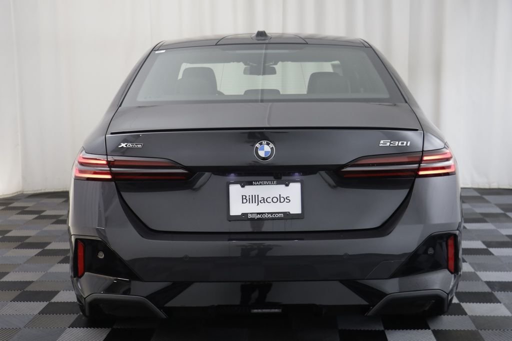 New 2027 Dark Graphite Metallic BMW 530i xDrive image 16