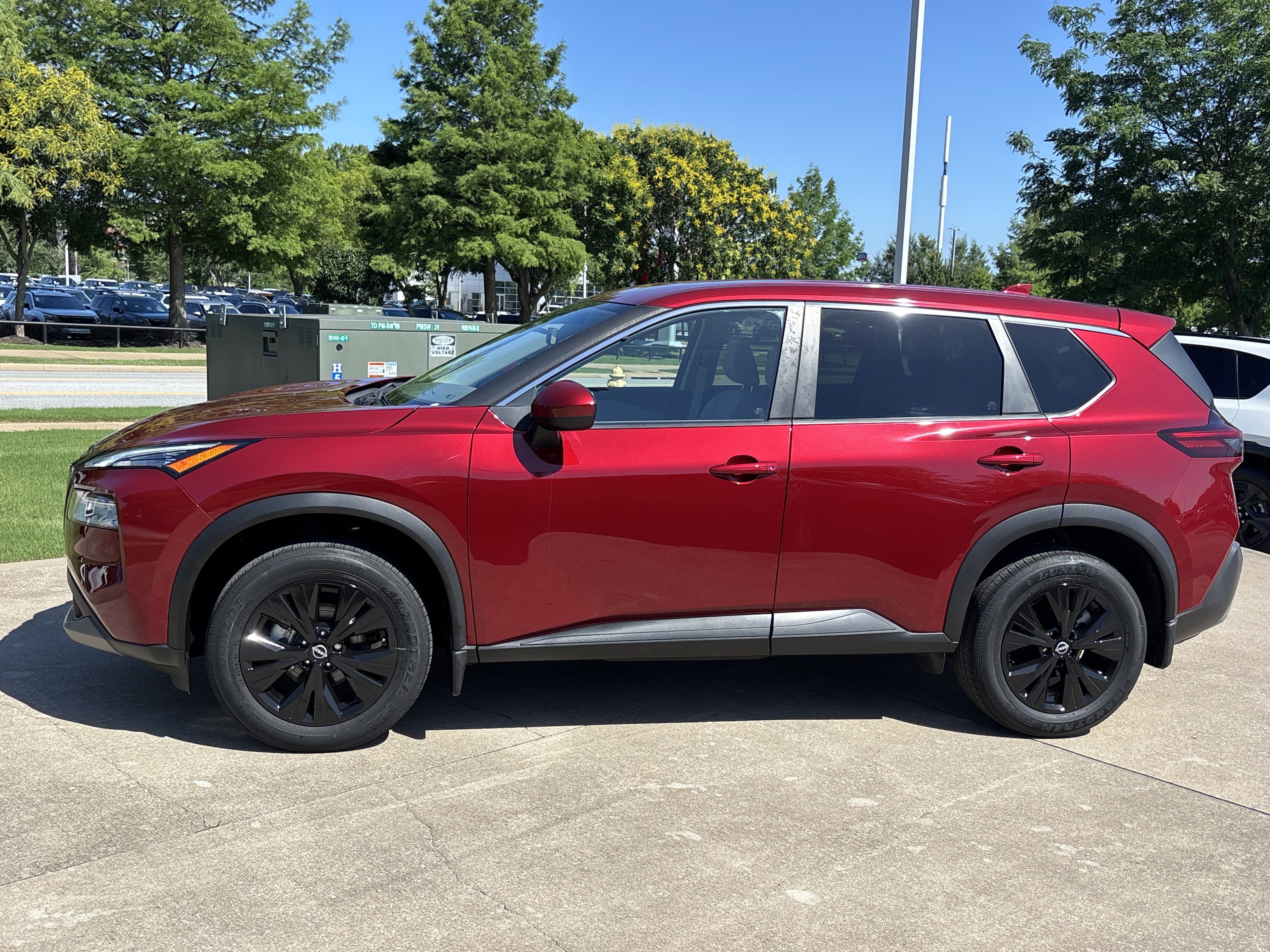 Used 2023 Scarlet Ember Tintcoat Nissan SV AWD image 9