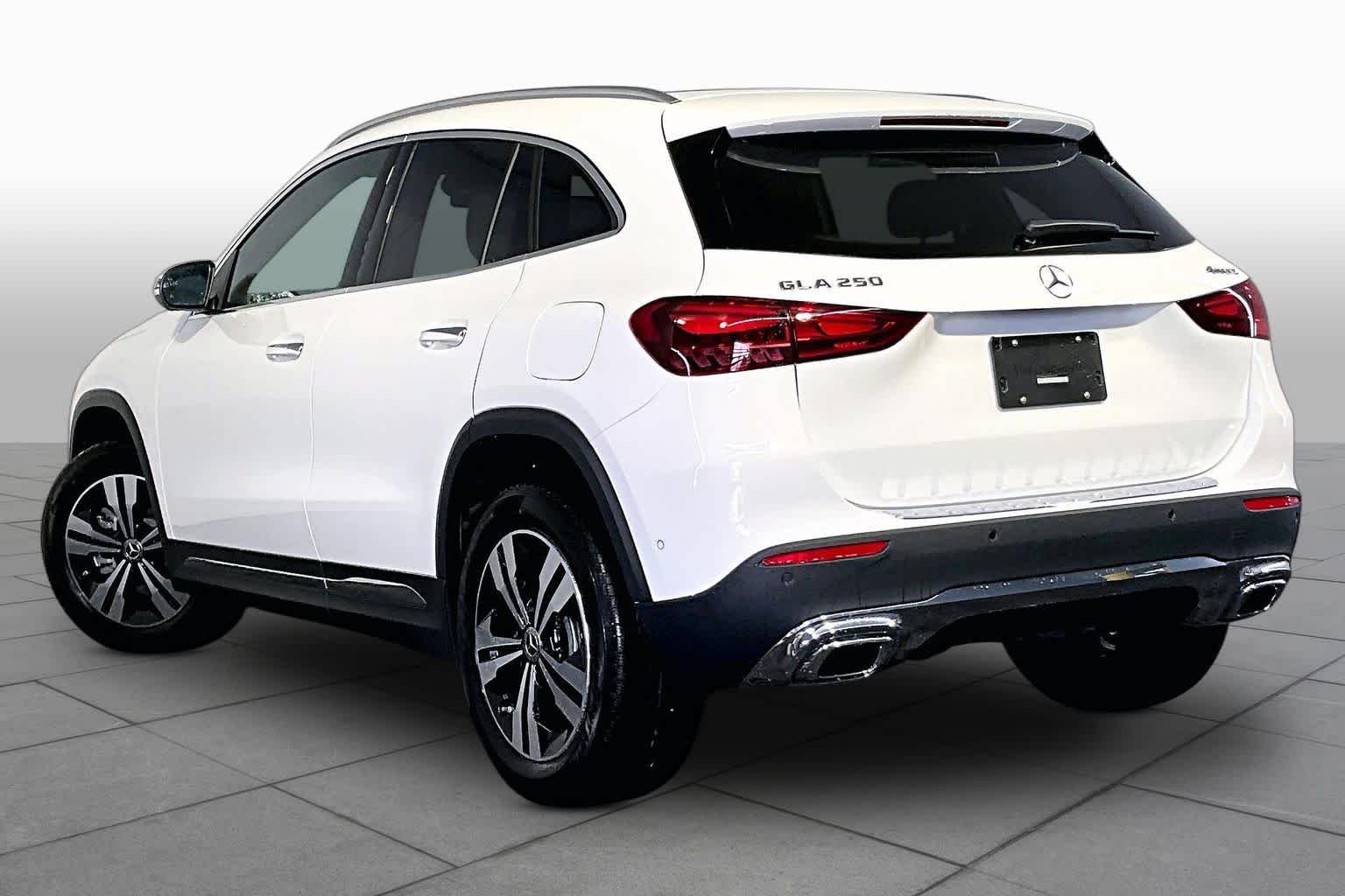 New 2026 Polar White Mercedes-Benz GLA 250 image 3