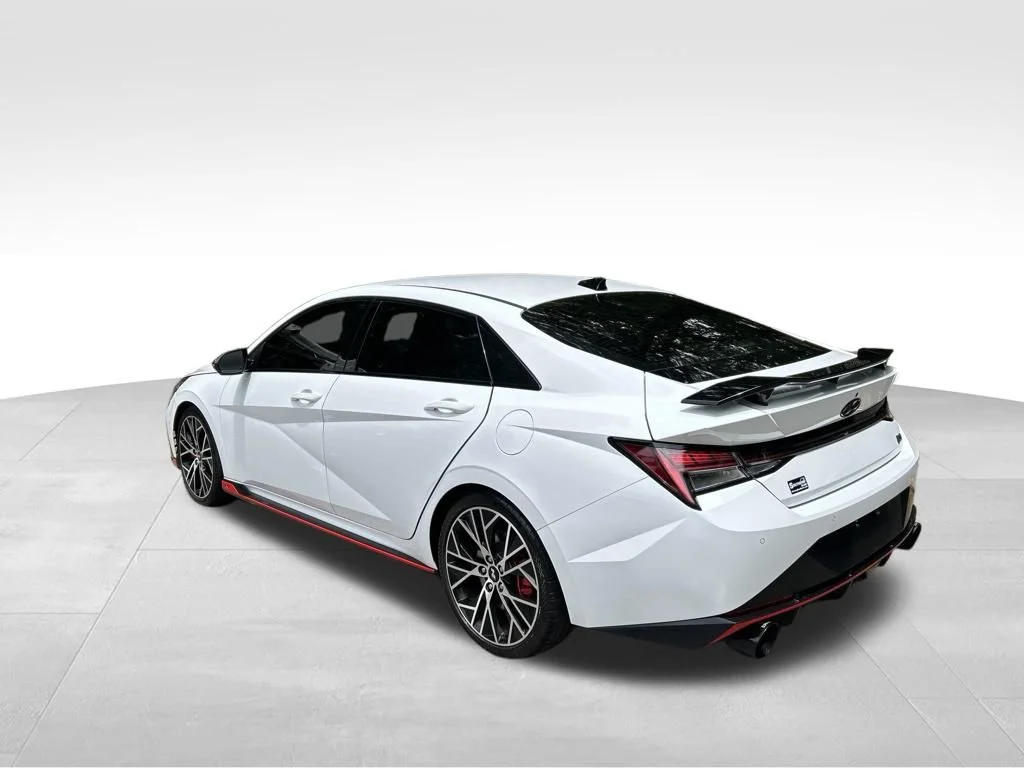 Used 2022 White Hyundai Base image 3
