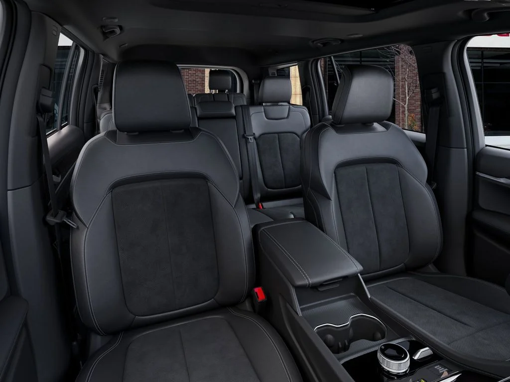 New 2026 Bright White Clear-Coat Exterior Paint Jeep Altitude image 16
