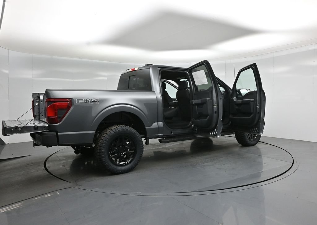 New 2026 Carbonized Gray Metallic Ford XLT image 5
