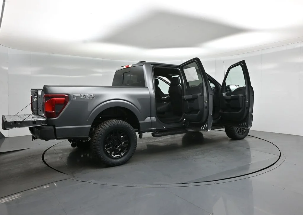 New 2026 Gray Ford XLT image 5