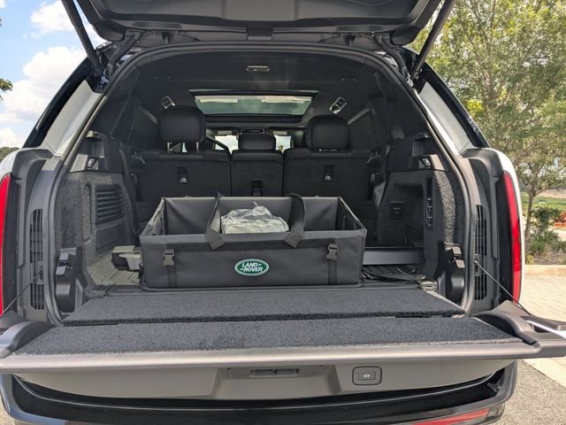 New 2026 Fuji White Land Rover SE image 13
