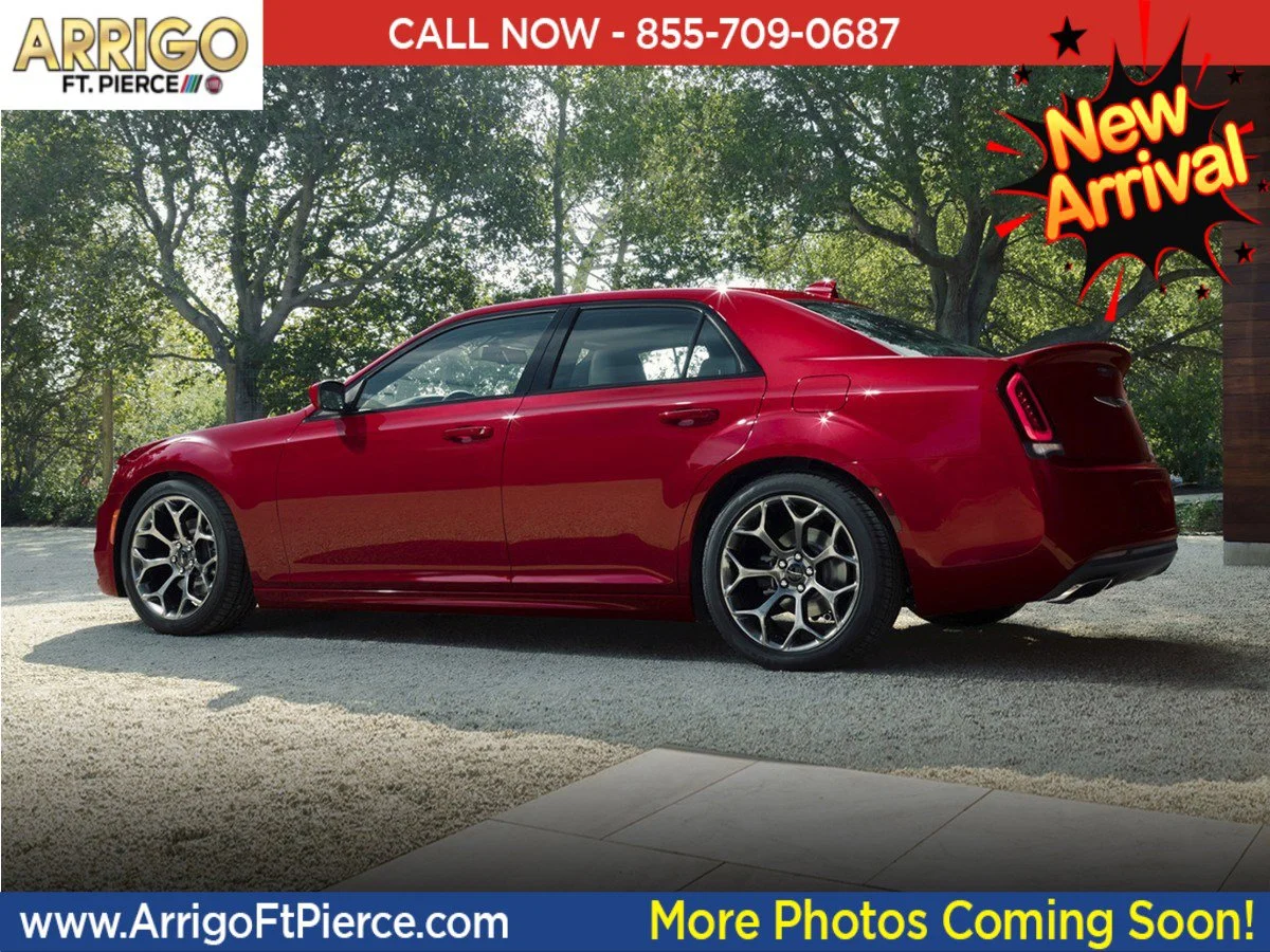 2023 Chrysler 300's photo