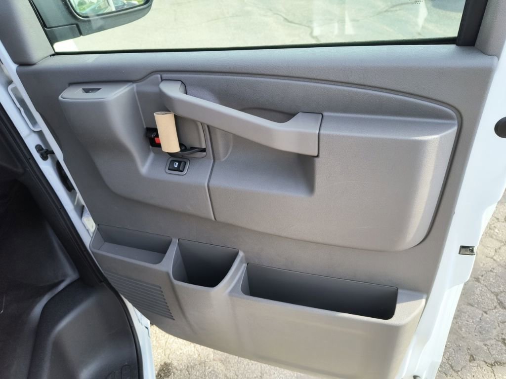 2025 Chevrolet Express Cargo Work Van - Photo 19
