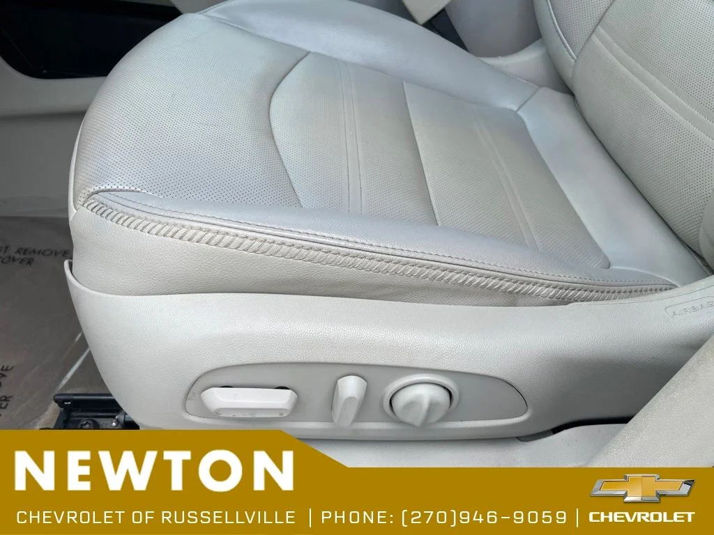 Used 2022 White Frost GMC Denali image 6