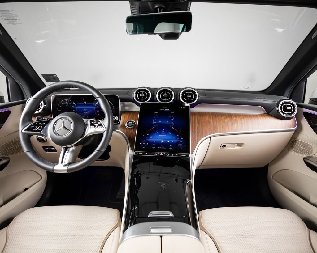 Certified Used 2025  Mercedes-Benz GLC 300 image 7