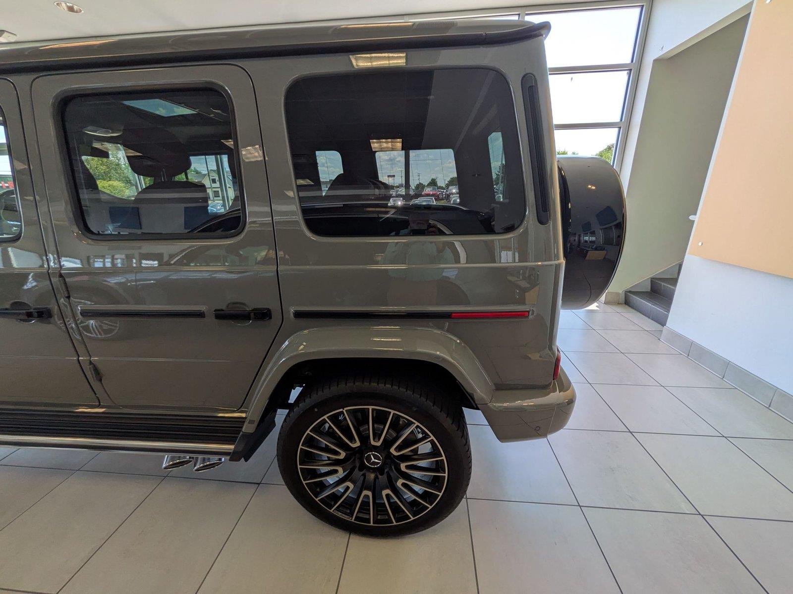 New 2027 MANUFAKTUR Arabian Grey Non- Metallic Mercedes-Benz AMG® G 63 SUV image 11