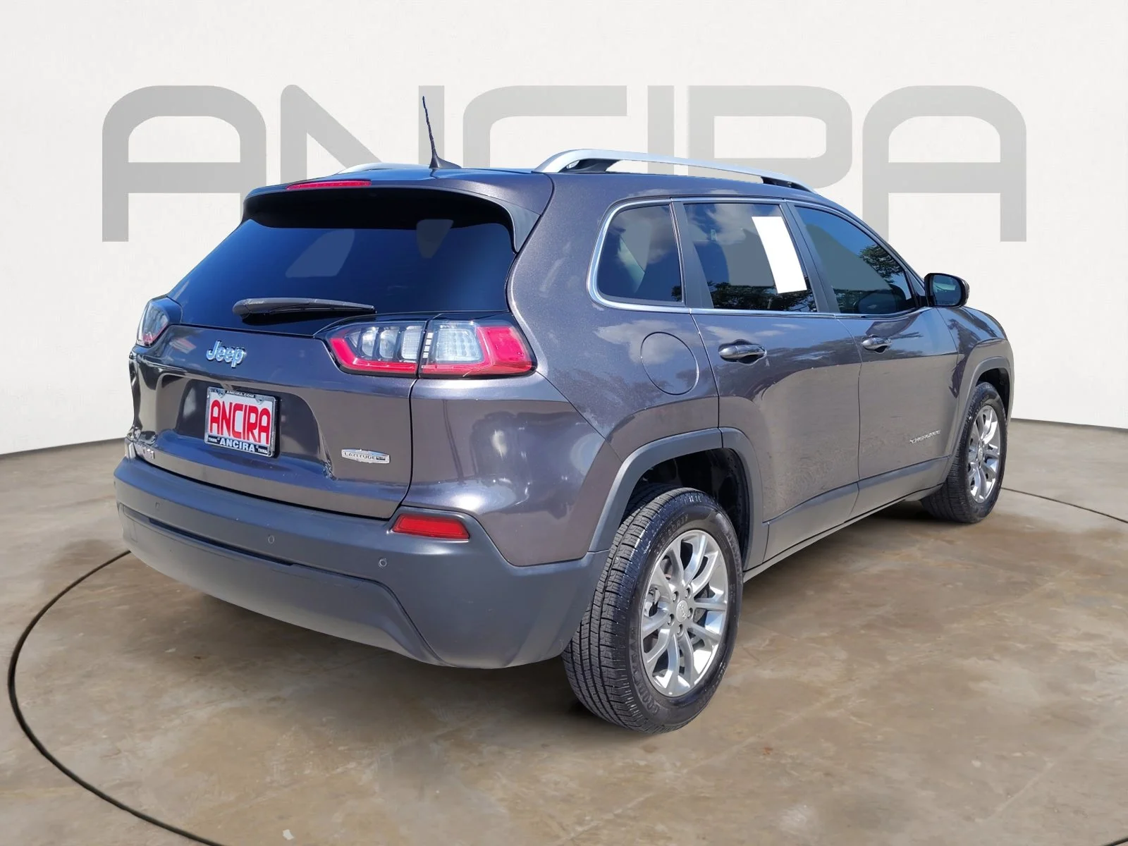 Used 2020 Granite Crystal Metallic Clearcoat Jeep Latitude Plus image 11