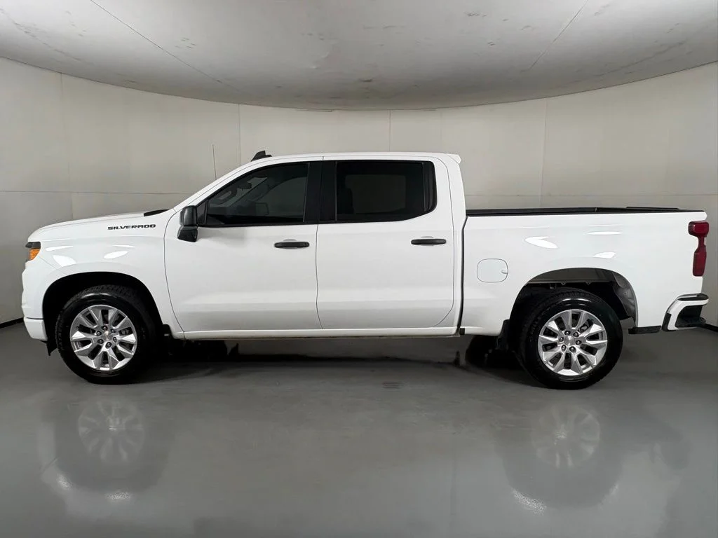 Used 2023 White Chevrolet Custom image 5