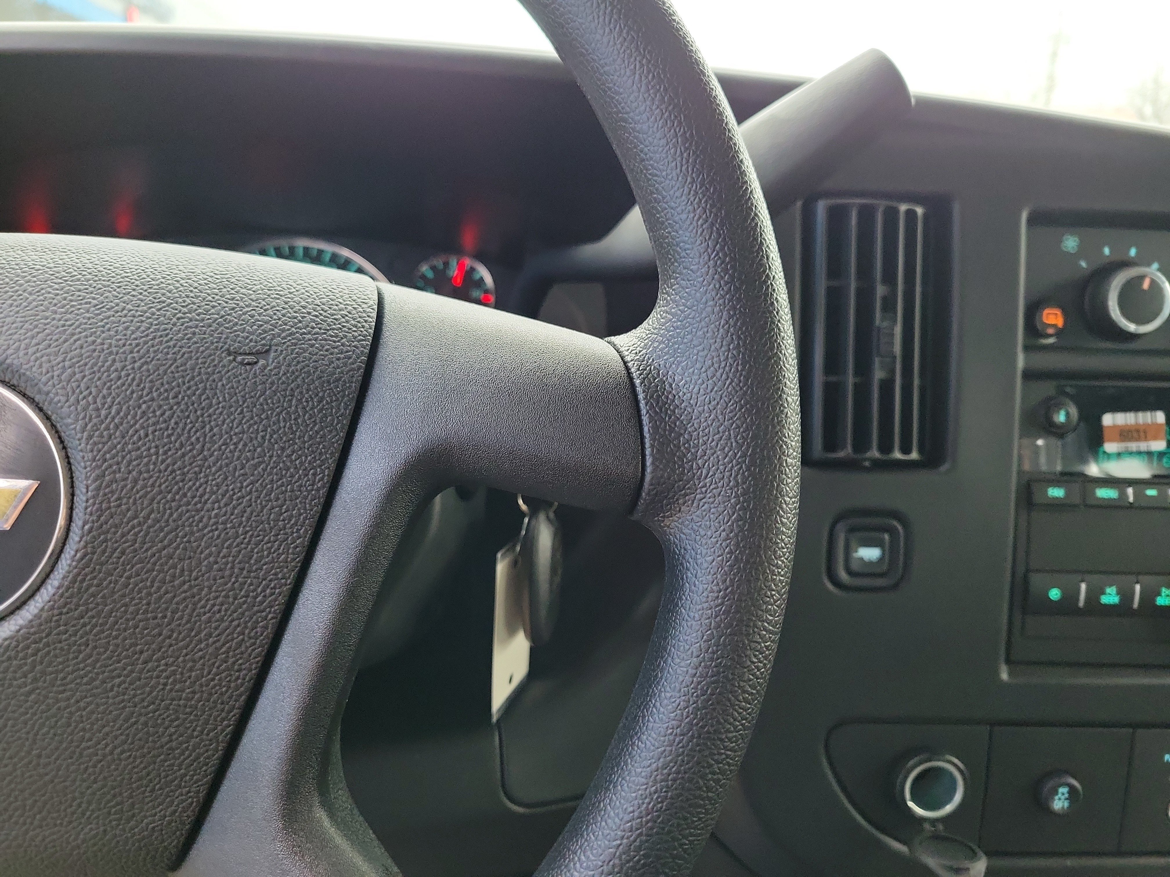 2025 Chevrolet Express Cargo Work Van - Photo 23