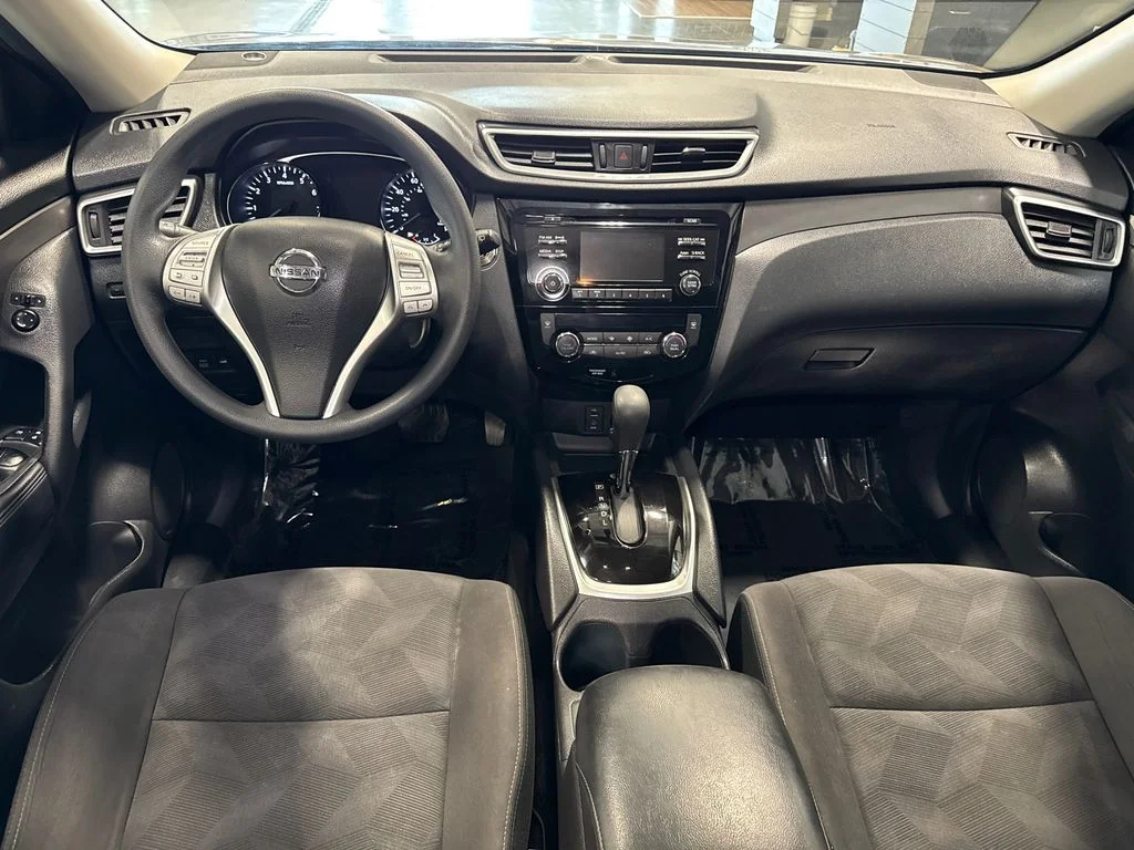 Used 2016 Gray Nissan SV image 10