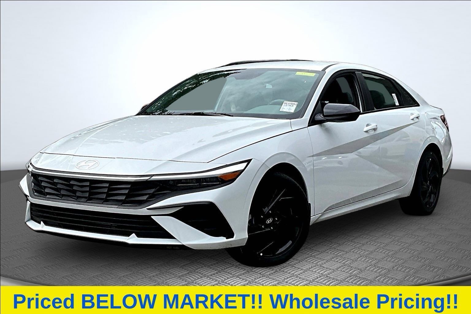 Used 2026 White Hyundai SEL Sport image 1