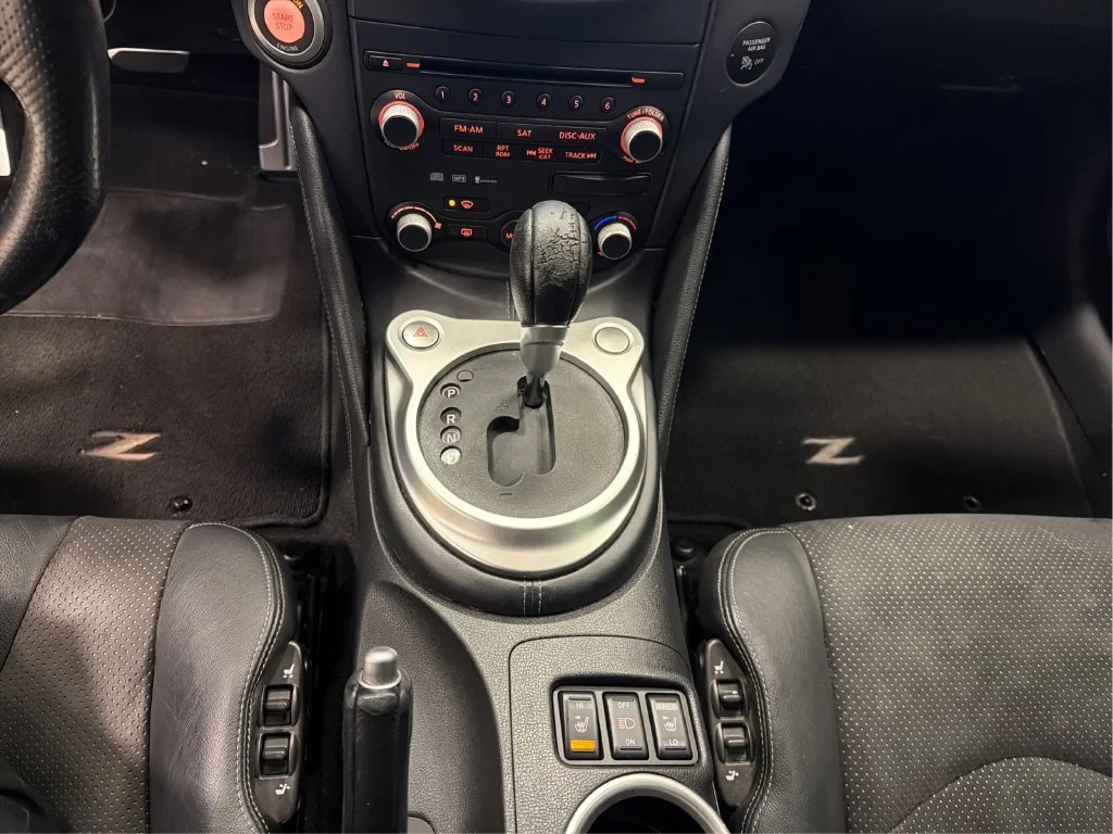 Used 2009 Gray Nissan Touring image 14