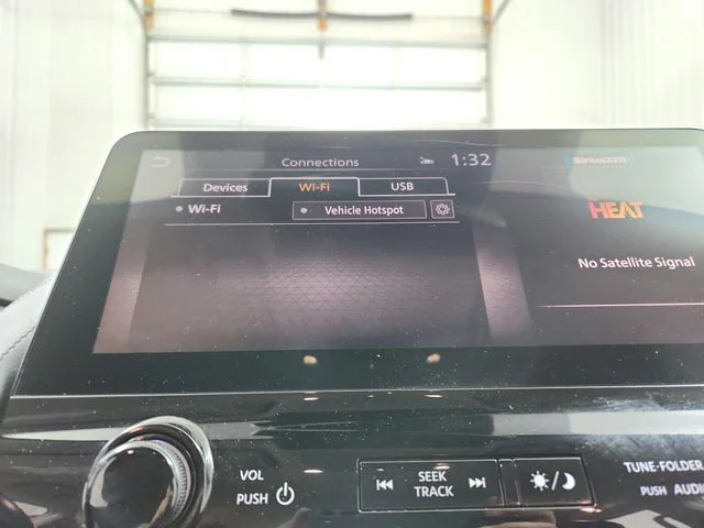 Used 2022 Silver Nissan SL image 33