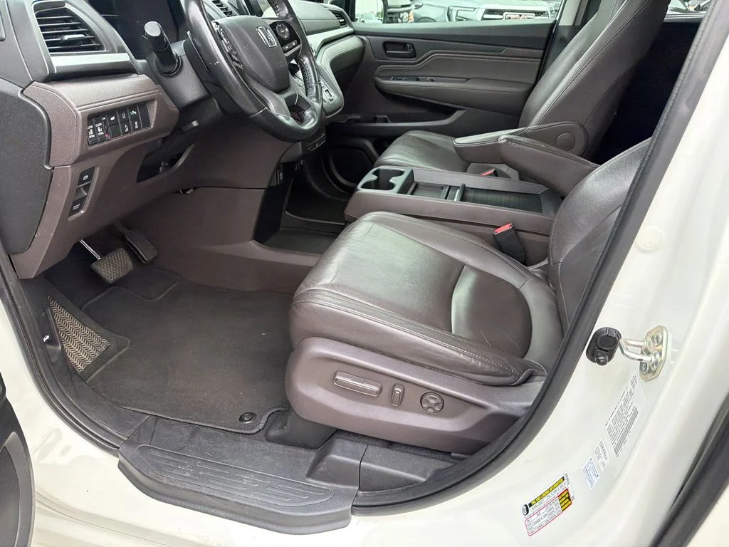 Used 2019  Honda Touring image 9