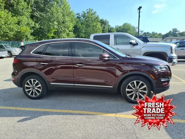 Used 2019  Lincoln Reserve image 5