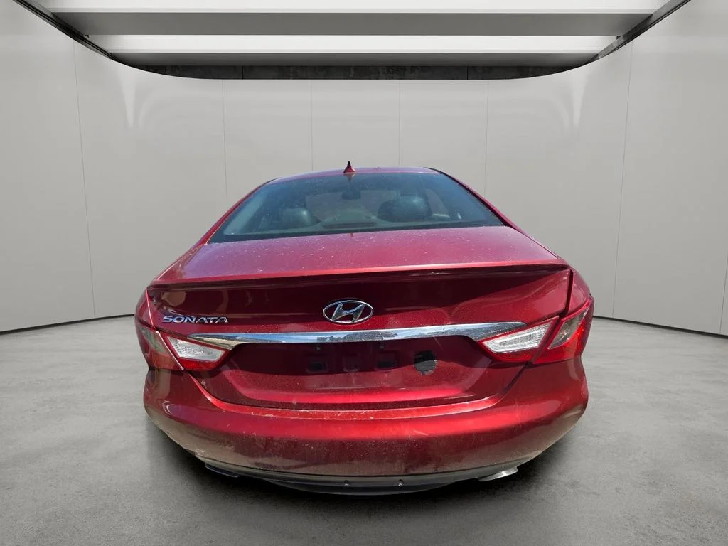 Used 2014 Venetian Red Metallic Hyundai SE image 8
